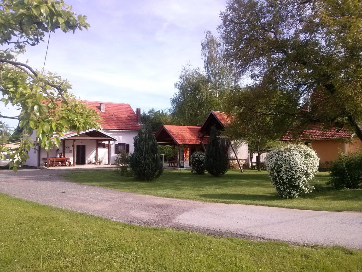 Apartments With A Parking Space Smoljanac, Plitvice - 12345 Екстериор снимка