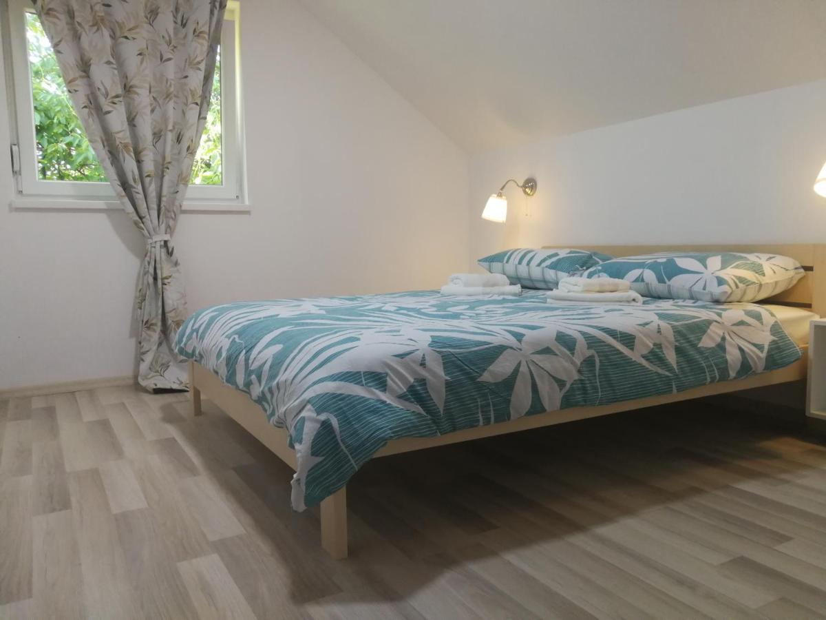 Apartments With A Parking Space Smoljanac, Plitvice - 12345 Екстериор снимка