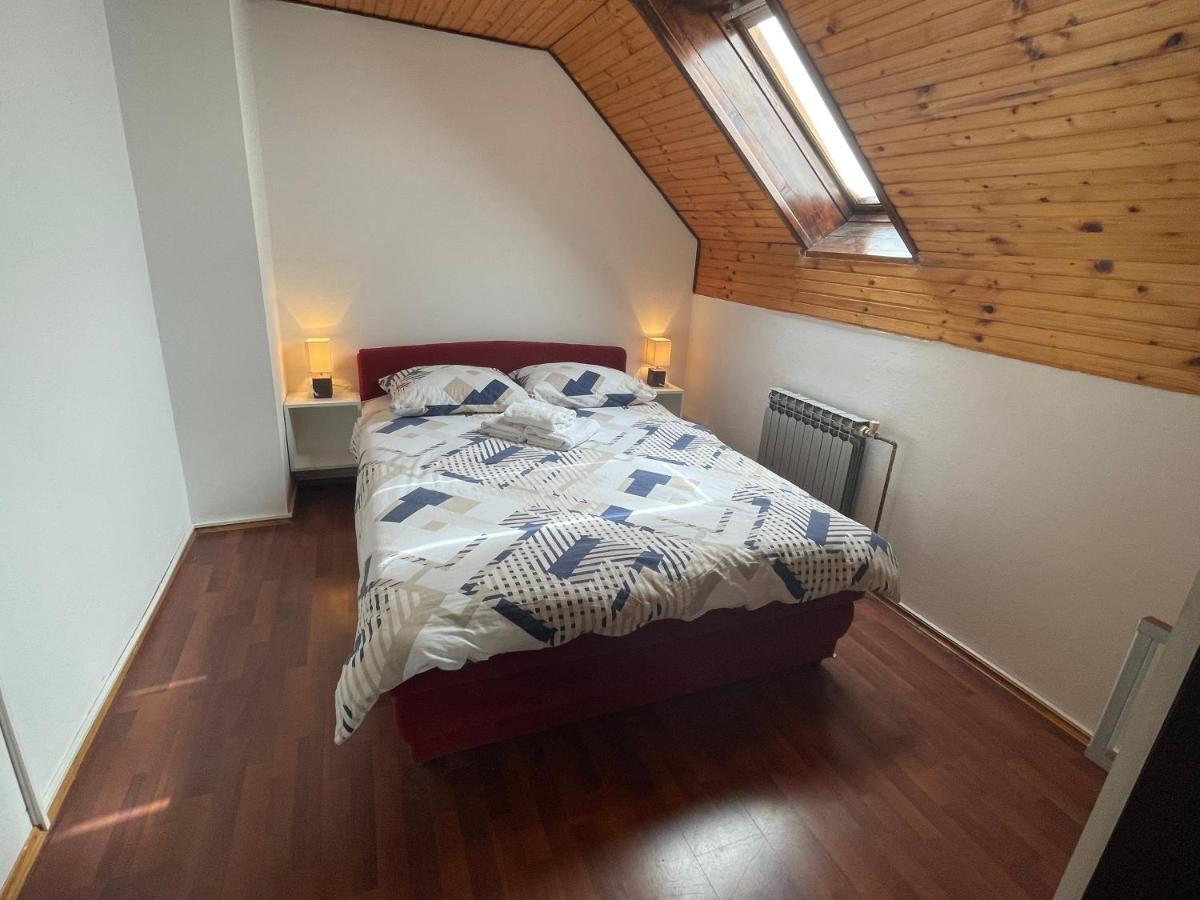 Apartments With A Parking Space Smoljanac, Plitvice - 12345 Екстериор снимка